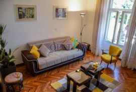 Opatija-centar, pola kuće u naravi dvoetažni stan 200 m2, Opatija, Appartment