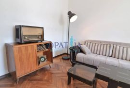 Opatija-centar, pola kuće u naravi dvoetažni stan 200 m2, Opatija, Appartment