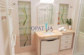 Opatija-centar, pola kuće u naravi dvoetažni stan 200 m2, Opatija, Appartment