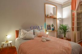 Opatija-centar, pola kuće u naravi dvoetažni stan 200 m2, Opatija, Appartment