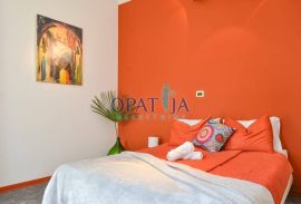 Opatija-centar, pola kuće u naravi dvoetažni stan 200 m2, Opatija, Appartment