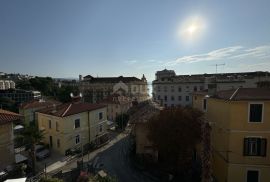 OPATIJA, CENTAR - Prekrasan gospodski stan u održavanoj povijesnoj vili u samom centru Opatije blizu mora!, Opatija, Wohnung