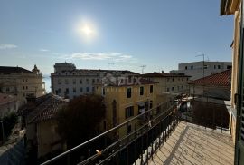 OPATIJA, CENTAR - Prekrasan gospodski stan u održavanoj povijesnoj vili u samom centru Opatije s dvije garaže!, Opatija, Apartamento