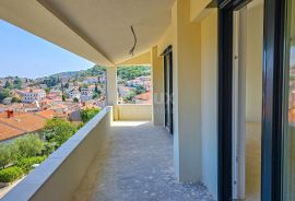 MALI LOŠINJ, CENTAR - Jedinstveni penthouse na 100m od mora!, Mali Lošinj, Kвартира