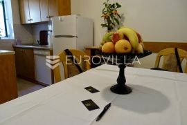 Novi Vinodolski, centar, 2 kuće površine 120m2, Novi Vinodolski, Famiglia