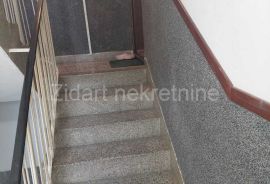 Zemun polje, dvoiposoban, odličan, Zemun, Appartement