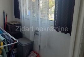 Zemun polje, dvoiposoban, odličan, Zemun, Appartement