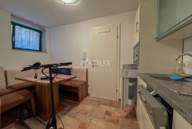 ROVINJ, CENTAR – vrhunsko uređeni objekt u srcu Rovinja s krovnom terasom, pogled, jacuzzi, Rovinj, House