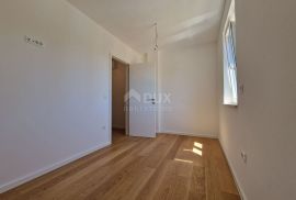 MALI LOŠINJ, NEREZINE - 80 m od mora! Dvoetažni apartman s okućnicom i parkingom, Mali Lošinj, Flat