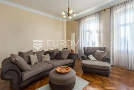 Istra, Pula, prekrasan konformni trosobni stan u centru NKP 93 m2, Pula, Flat