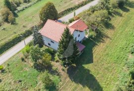 KUĆA, PRODAJA, KARLOVAC, 345 m2 + 1500 m2 ZEMLJIŠTE, Karlovac, Famiglia