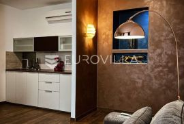 Split, apartman unutar Dioklecijanove palače s uključenim režijama, Split, Appartement