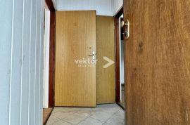 Belveder, stan za uređenje u blizini fakulteta, Rijeka, Appartement