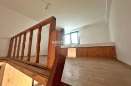 Belveder, stan za uređenje u blizini fakulteta, Rijeka, Appartement