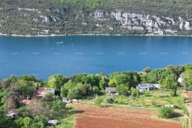 Poljoprivredno zemljište Prodaje se poljoprivredno zemljište Rovinj, Rovinj, Zemljište