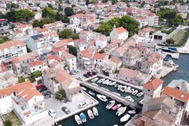 Kaštel Gomilica kamena kuća 2. red do mora, Kaštela, Дом