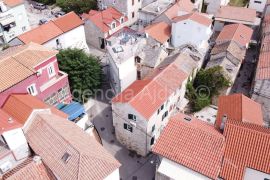 Kaštel Gomilica kamena kuća 2. red do mora, Kaštela, Дом