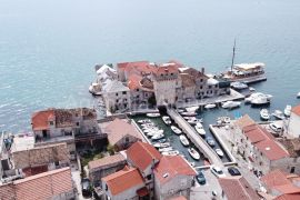 Kaštel Gomilica kamena kuća 2. red do mora, Kaštela, Дом