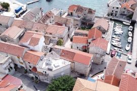 Kaštel Gomilica kamena kuća 2. red do mora, Kaštela, Дом