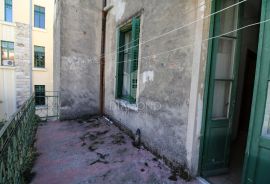 Rijeka, prostrani stan ispunjen bogatom poviješću., Rijeka, Appartement