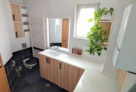 Prostrani namješteni trosobni stan 80.41 m2, sa vrtom i VPM, Zagreb, Apartamento