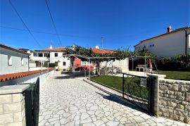 Umag, Samostojeća kuća  250 m od mora, Umag, Ev