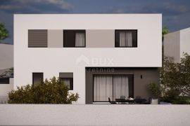 ŠIBENIK, VODICE - moderna kuća u nizu 99,43m2 + okućnica + 2 parking mjesta – S3, Vodice, Famiglia