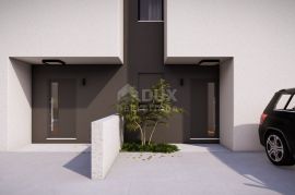 ŠIBENIK, VODICE - moderna kuća u nizu 99,43m2 + okućnica + 2 parking mjesta – S3, Vodice, Famiglia