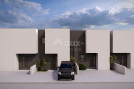 ŠIBENIK, VODICE - moderna kuća u nizu 99,68m2 + okućnica + 2 parking mjesta – S2, Vodice, House