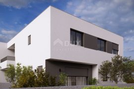 ŠIBENIK, VODICE - moderna kuća u nizu 89,39m2 + okućnica + 2 parking mjesta – S1, Vodice, Haus