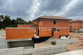 SVETVINČENAT, predivna vila od 149 m2, s bazenom u roh bau fazi, Svetvinčenat, House