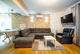 Zagreb, Srebrnjak, Dugi dol, dvosoban stan površine 57 m2 s terasom od 25 m2, Zagreb, Daire