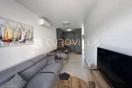 Slatine, namješten jednosoban stan u prizemlju, drugi red od mora, Split - Okolica, Appartment