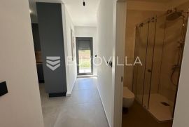 Slatine, namješten jednosoban stan u prizemlju, drugi red od mora, Split - Okolica, Appartment