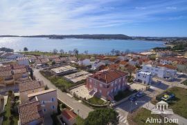 Kuća Medulin, kuća sa 3 apartmana i bazenom!  200 metara do mora i plaža!, Medulin, Kuća