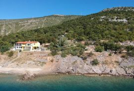 Sv. Juraj, Senj, apartmanska kuća sa izlazom na plažu, 1. red do mora, prodaja!, Senj, Kuća