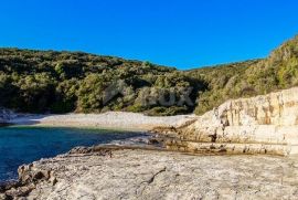 ISTRA, KAVRAN - Atraktivno građevinsko zemljište idealno za izgradnju vile/kompleksa vila/obiteljske kuće/kuća za odmor, Marčana, Terrain