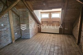 Osijek, Centar, poslovni prostor na 2. katu (60 m2- 140 m2), Osijek, Propiedad comercial