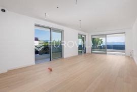 Opatija, trosoban stan NKP 104 m2 u novogradnji, Opatija, Appartamento