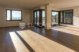 Opatija, Centar, predivan trosoban stan NKP 113,96 m2, Opatija, Appartement