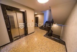 Opatija, Centar, predivan trosoban stan NKP 113,96 m2, Opatija, Appartement