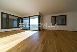 Opatija, Centar, Predivan trosoban stan NKP 90,36 m2 u prizemlju, Opatija, Appartment