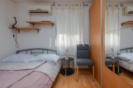 Cesarica, kuća sa 3 apartmana, Karlobag, بيت