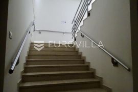 Rijeka, Centar, poslovni prostor površine 800m2, Rijeka, Gewerbeimmobilie