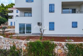 OTOK CRES, CRES - Stan s vrtom, parkingom i pogledom na more, Cres, Διαμέρισμα