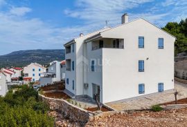 OTOK CRES, CRES CENTAR - Novogradnja!! Prizemlje s vrtom + 2 parkirna mjesta, Cres, Appartement