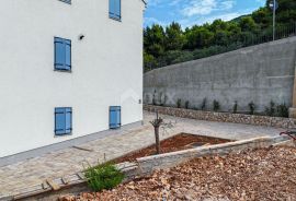 OTOK CRES, CRES CENTAR - Novogradnja!! Prizemlje s vrtom + 2 parkirna mjesta, Cres, Appartement