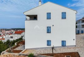 OTOK CRES, CRES CENTAR - Novogradnja!! Prizemlje s vrtom + 2 parkirna mjesta, Cres, Appartement