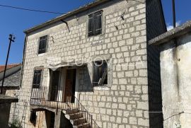 Trogir, Okrug Gornji, stara kuća u nizu površine 150 m2, Okrug, Casa