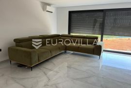 Opatija, Pobri, troetažni stan u novogradnji 207m2, Opatija, Kвартира